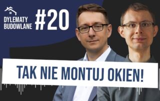 Dwóch mężczyzn w okularach stoi obok siebie na ciemnym tle. Tekst brzmi: "Dylematy Budowlane #20 - Tak nie montuj okien!".