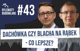 Dwóch mężczyzn w okularach na niebiesko-czarnym tle. Duży napis #43 Dachówka czy blacha na rąbek - co lepsze? z logo i napisem Dylematy Budowlane w lewym górnym rogu.